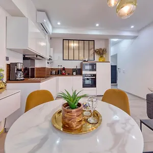  Appartement Vibes, Indoor Parking, Breakfast & Air Conditioning